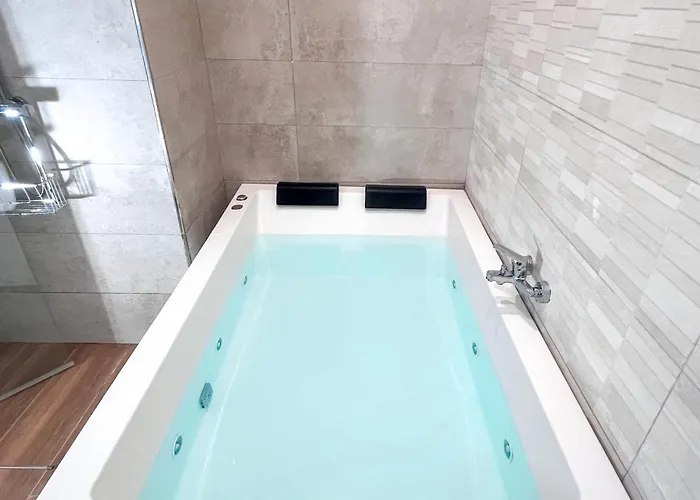 Estudio Jacuzzi Con Encanto En Triana