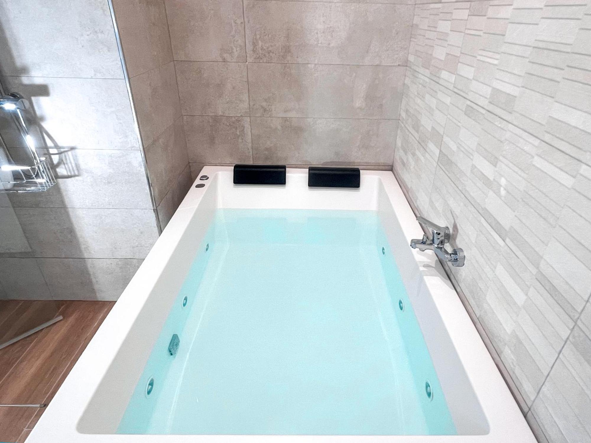 Estudio Jacuzzi Con Encanto En Triana Appartement Séville